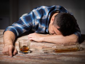 No existe nivel de alcohol que sea seguro para el consumo, argumentan investigadores