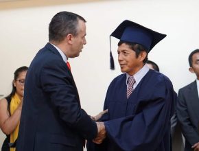 Proyecto “Dos ministros” graduó a 36 colportores