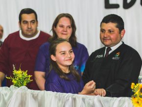 Caravana de Educación condujo a decenas de personas a Cristo