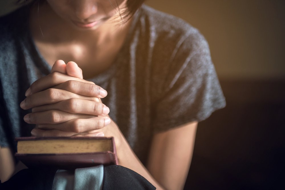 Profesor de psicología habla sobre los efectos de la oración
