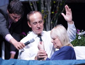 Semana de la Esperanza: El pastor Robert Costa predicó en Los Polvorines, Buenos Aires