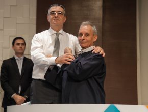 Ivon construyó el auditorio donde fue bautizado