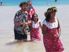 Adolescente de Isla Rapa Nui es bautizada gracias a Proyecto Gteen