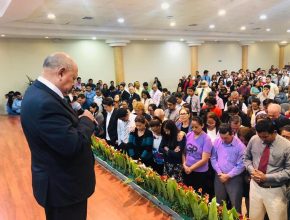 Orador internacional capacita a líderes adventistas