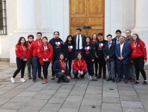 Estudiantes adventistas son invitados al palacio de Gobierno de Chile