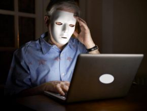 Psicóloga aconseja a cómo evitar el ciberacoso