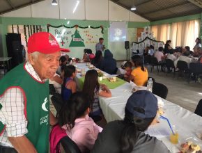 Comedor solidario reúne más de 50 personas en desierto chileno