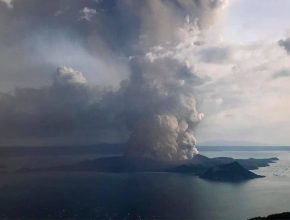 Volcán entra en erupción cerca de instituciones adventistas en las Filipinas