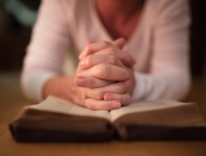 Psicóloga afirma que la oración mejora la calidad de vida