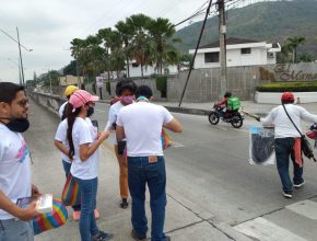 Voluntarios adventistas impactan las calles principales de Guayaquil