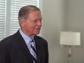 Pastor Mark Finley explica proyecto misionero mundial