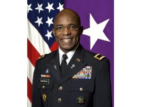 Capellán adventista ascendido a general en la Reserva del Ejército de los EE.UU.