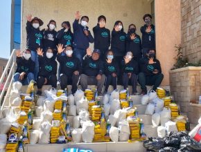 Jóvenes de Misión Caleb reparten 3 toneladas de comida a personas en necesidad