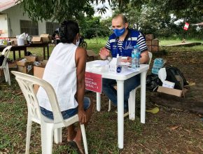 Instituciones Adventistas llevan atención médica gratuita a las comunidades de la selva peruana