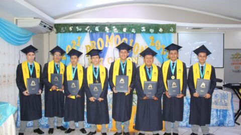 Institución Adventista en Ecuador celebra primera promoción de graduados