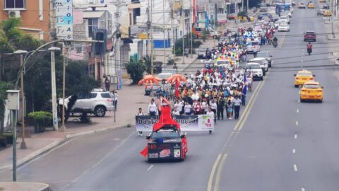 Ecuador realiza desfiles celebrando los 20 años de la campaña Basta de Silencio