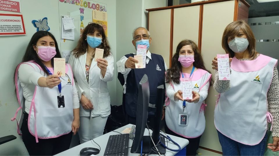 Iglesia Adventista conmemora el mes del cáncer de mama extendiendo material  educativo en hospital de Temuco - Noticias - Adventistas