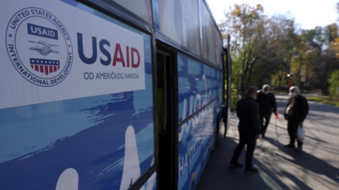 Ómnibus de ADRA Serbia brinda asistencia a mil personas sin hogar