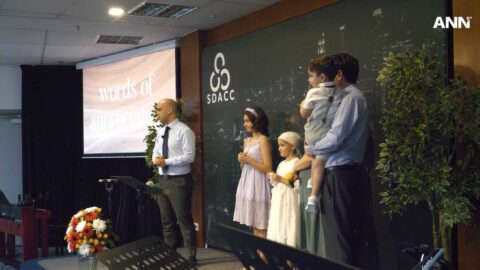 Familia argentina es apoyada durante crisis médica por comunidad adventista en Singapur
