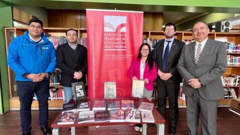 ACSCh dona biblias y libros a Biblioteca de Concepción