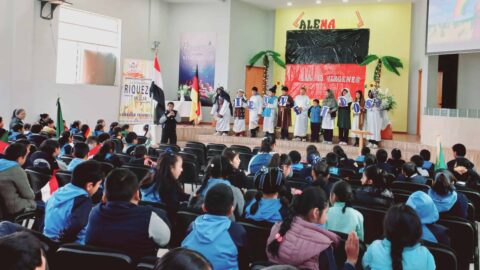 Capellán de colegio convierte sus programas en experiencias misioneras multiculturales