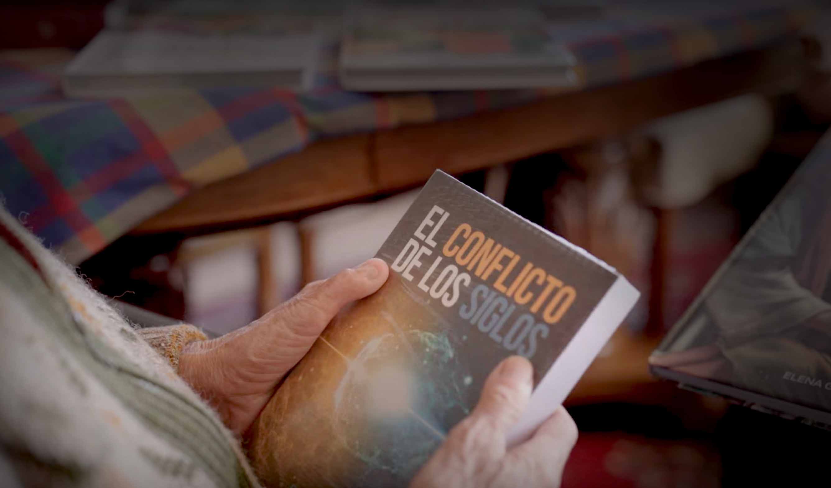 Después de 50 años volvió a sus manos el libro que cambió su vida