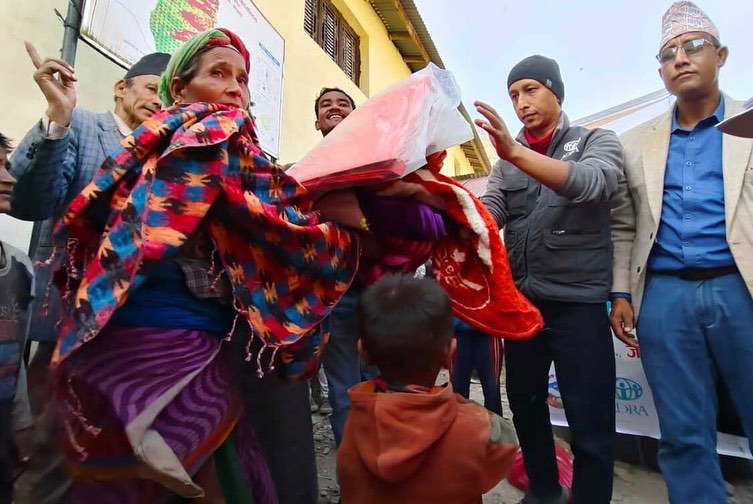 ADRA ayuda a los sobrevivientes del terremoto en Nepal