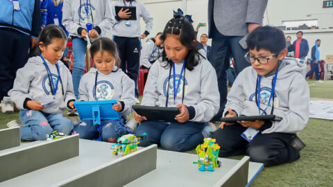 El Colegio Adventista del Titicaca impulsa la Robótica Educativa para potenciar las habilidades de niños y adolescentes en Perú