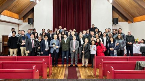 Mega Feria de literatura cristiana impacta comunidad en Punta Arenas