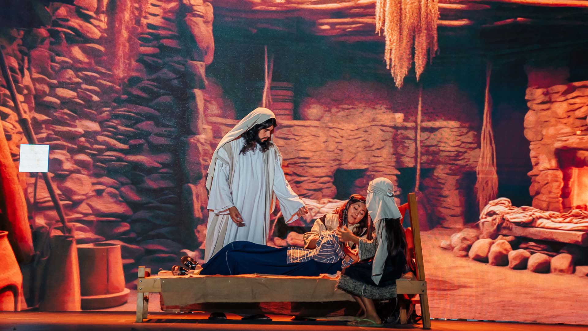 Escena Jesús resucita a la hija de Jairo. [Foto: Claudia Cueva]