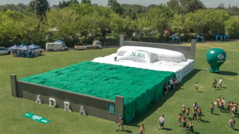 ADRA Chile supera récord de la cama más grande del mundo para reunir fondos a favor de niños vulnerables