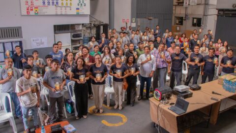ACES comparte esperanza a empresa peruana con el libro 