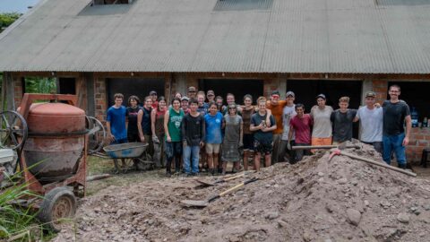 Voluntarios de Canadá ayudaron en la construcción de Sanatorio en la selva peruana
