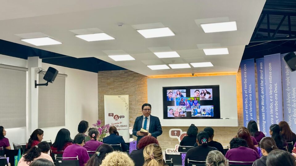 Este evento reunió a 78 mujeres líderes de iglesias adventistas de la región norte y sur de Guayaquil.