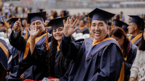 Nuevo Tiempo Perú gradúa 500 estudiantes de la Biblia en Estadio Nacional