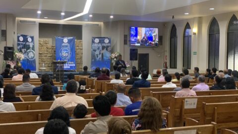 Líderes renuevan su compromiso con el estudio de la Biblia en encuentro de maestros de Escuela Sabática