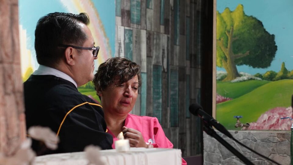 La Misión Chilena del Pacífico ha sido testigo de una conmovedora historia de transformación y esperanza. Elizabeth, una madre que enfrentó difíciles desafíos familiares, ha encontrado en la iglesia adventista un refugio y un nuevo propósito en su vida.