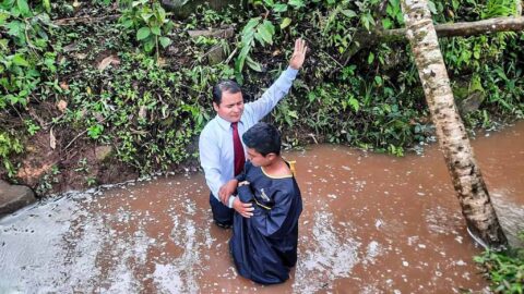 Pastor adventista impulsa el crecimiento espiritual de iglesias en comunidades de la selva peruana