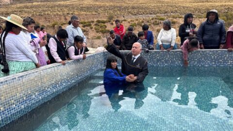 Más de 180 personas son bautizadas en campañas de evangelismo de estudiantes de Teología