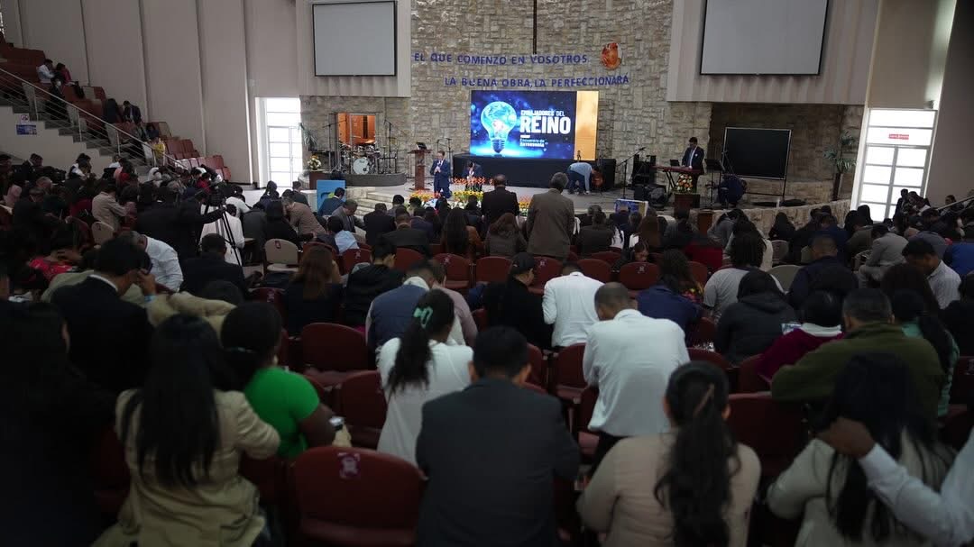 Capacitación reúne a 800 líderes adventistas en Quito para fortalecer principios de mayordomía