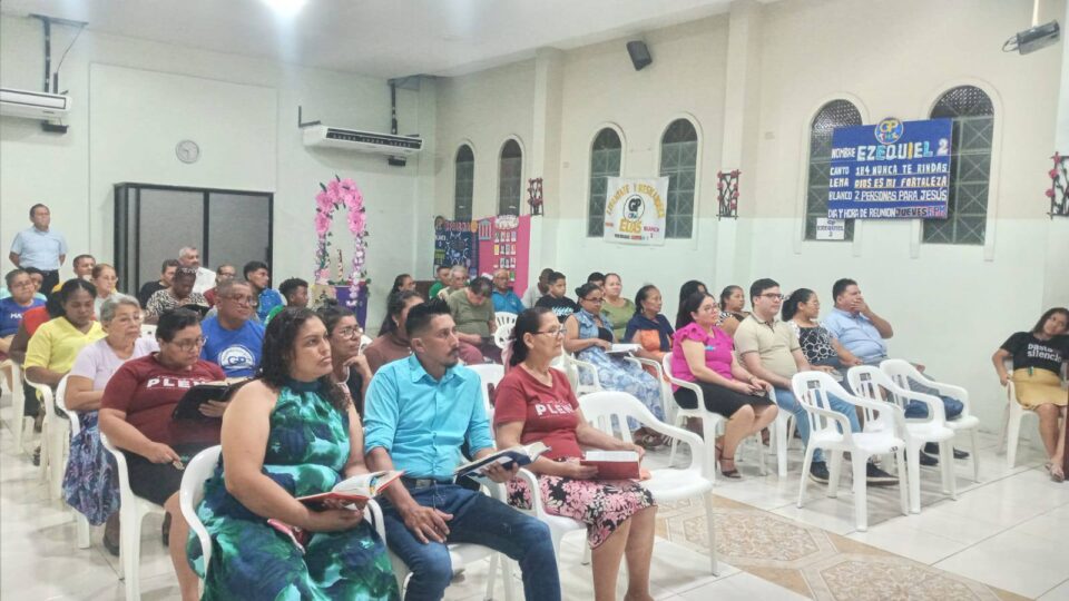 “Durante la Semana Santa, la Misión Ecuatoriana del Sur celebró 684 bautismos en distintos sectores, como resultado del trabajo misionero previo y el apoyo de 24 evangelistas colombianos, fortaleciendo la labor pastoral y el crecimiento espiritual de las iglesias.”