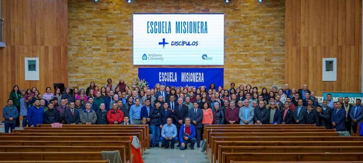 Escuelas misioneras impulsan la formación de más de 5 mil instructores bíblicos en Chile