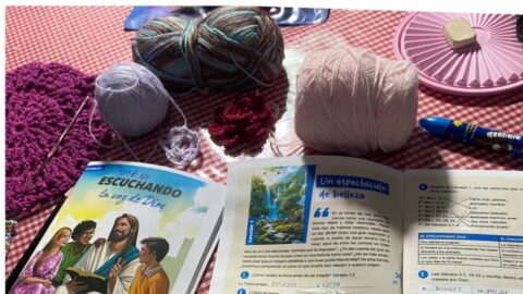Un taller de crochet que teje amistades y acerca a Jesús