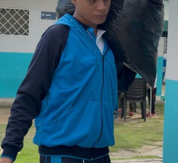Estudiantes del Colegio Adventista Huaquillas llevan esperanza al familias migrantes en Ecuador