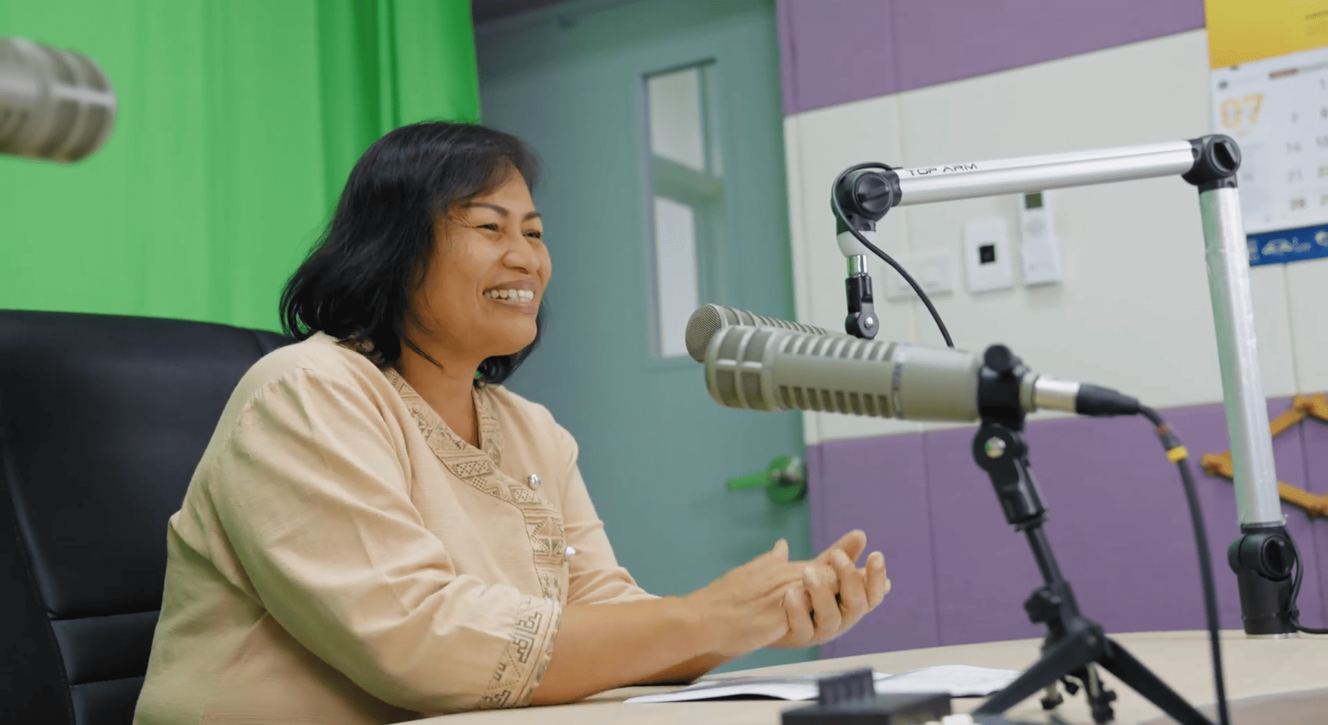 La mujer detrás de la radio