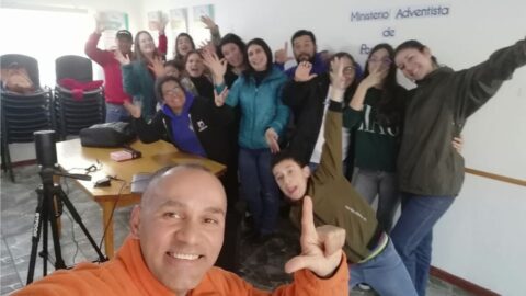 Taller de Lenguaje de Señas, Cocina e Idioma transforma remota iglesia en Chile