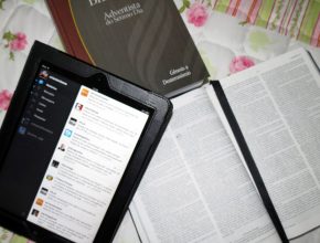 Internautas promovem culto virtual e Bíblia em tweets