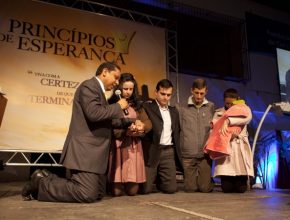Decisões e batismos marcam série de evangelismo em Santa Catarina