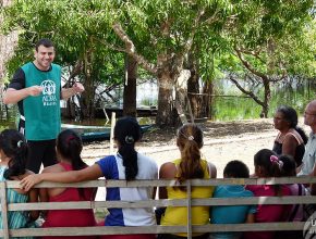 Jovens envolvidos em aventura solidária na Amazônia