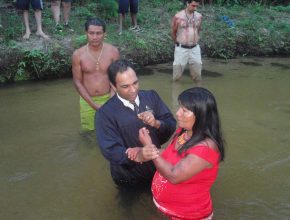 Primeiros indígenas apinajés são batizados em Tocantins